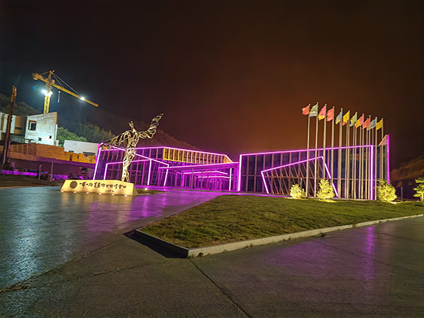 城市亮化是现代城市建设的重要组成部分,它不仅可以美化城市的夜景,还能提升城市的整体形象。随着科技的不断进步,城市亮化也得到了更多的关注和创新。本文将介绍一些关于城市亮化的创意和技术,帮助读者了解城市亮化的重要性以及如何进行玉树城市亮化的规划和实施。 城市亮化是现代城市建设的重要组成部分,它不仅可以美化城市的夜景,还能提升城市的整体形象。随着科技的不断进步,城市亮化也得到了更多的关注和创新。本文将介绍一些关于城市亮化的创意和技术,帮助读者了解玉树城市亮化的重要性以及如何进行玉树城市亮化的规划和实施。